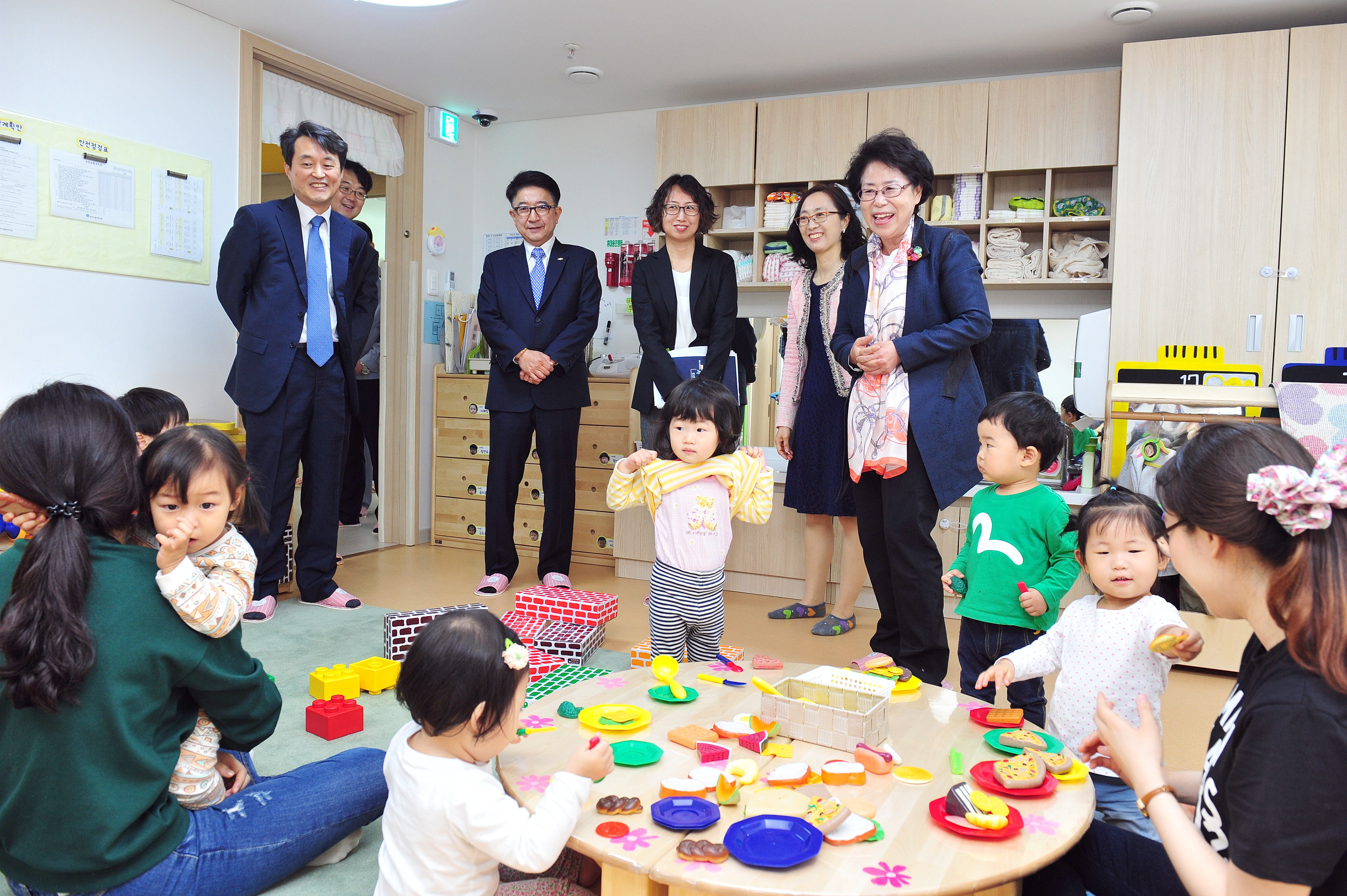 홍미영 인천 부평구청장, 한국지엠 직장어린이집 방문