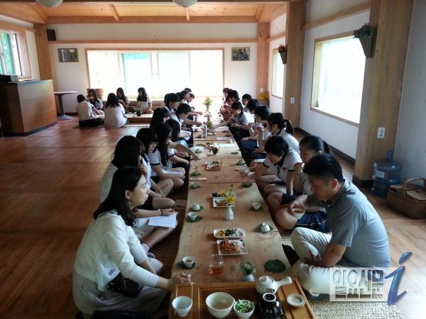 김해시농업기술센터, ‘차 예절 교육 및 장군차 체험 학습’ 인기기에 진행