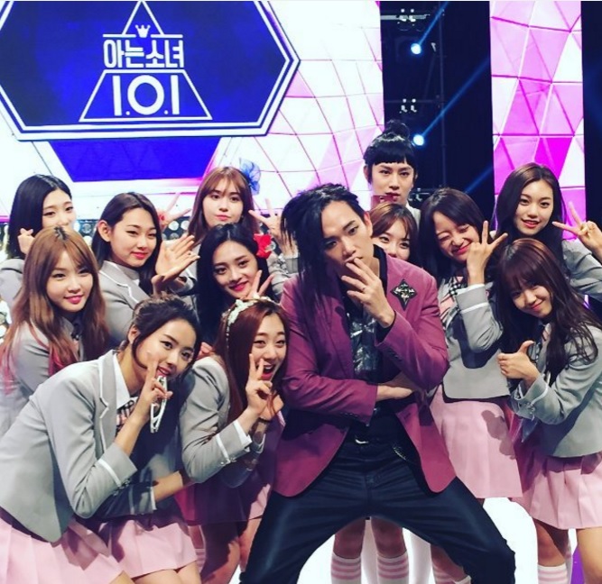 아이오아이(I.O.I) 멤버들 속 김희철, 