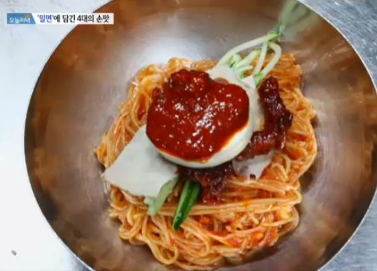 생방송 오늘저녁 부산 60년 전통 밀면·80cm 수제 소시지 부대찌개·1.2m 제주 생고기 모둠꼬치
