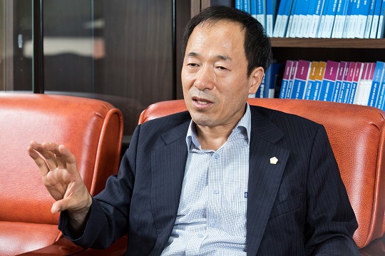 권유할 땐 언제고 이제는 처벌 대상?...법무사들 법원에 뿔난 사연