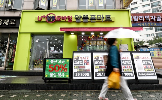 락인 효과가 뭐길래…은행·보험까지 알뜰폰 시장 앞으로
