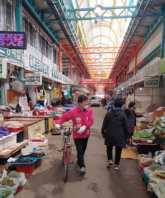 포항시 죽도·중앙 안병국 후보, 자전거 유세 나서
