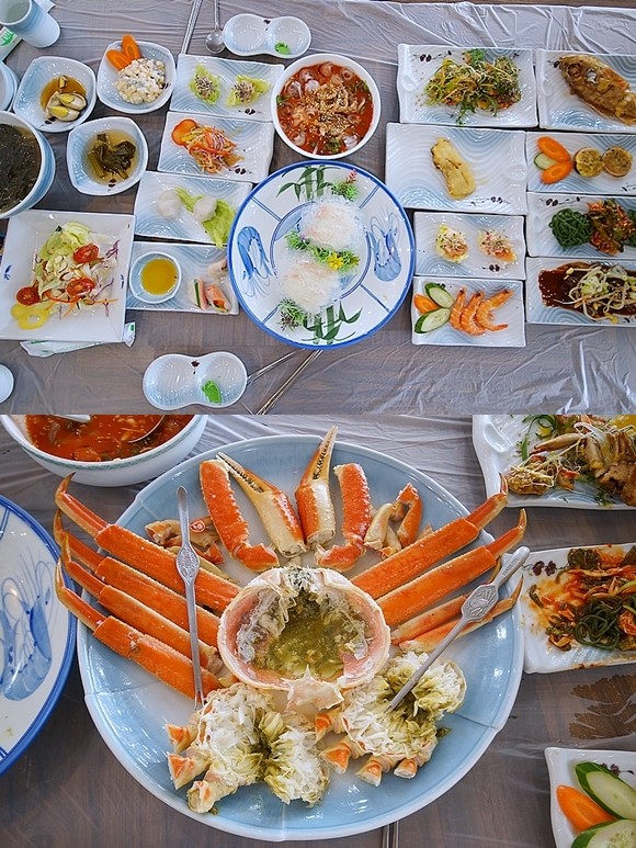 [푸드탐방] 속초 맛집 ‘청정대게’ 최고급 대게를 1+1+1 푸짐하게 즐길 수 있어