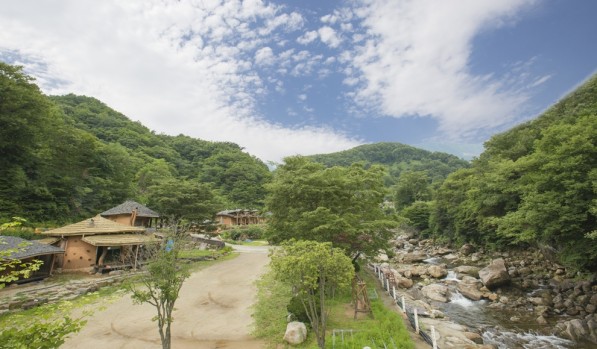 “지리산 자연을 그대로 품었다”…경남 하동펜션 ‘아름다운 산골’