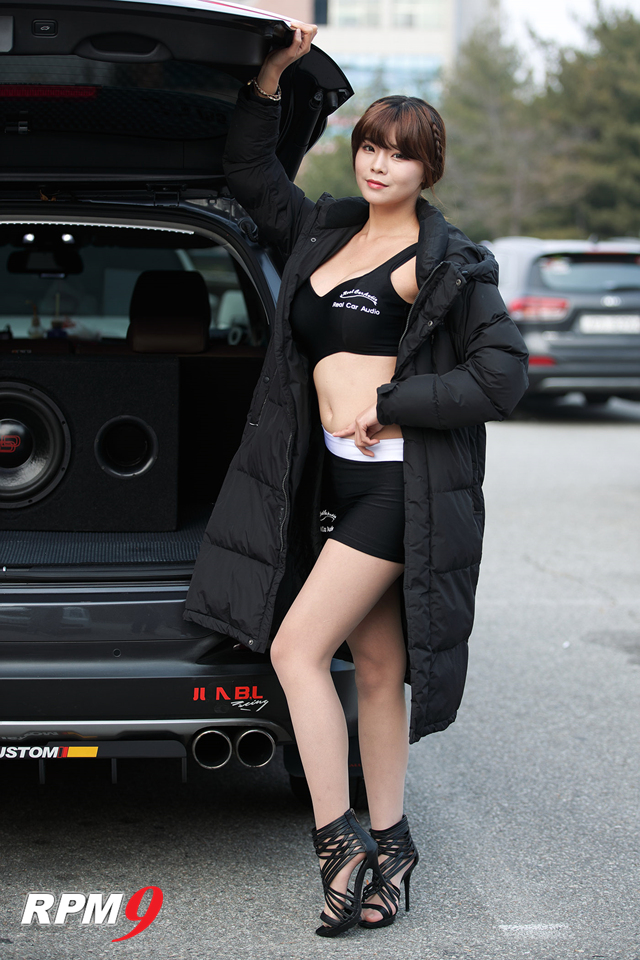 레이싱모델 이송빈, 리얼카오디오사운드컵에서 예쁜 미소