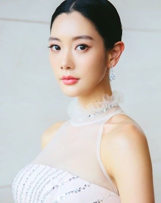 클라라, 中서 엄청난 인기 몰이?...작품 활동 보니