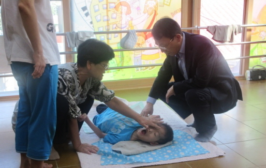 김연근 서울국세청장, 돈암시장·가브리엘의 집 방문