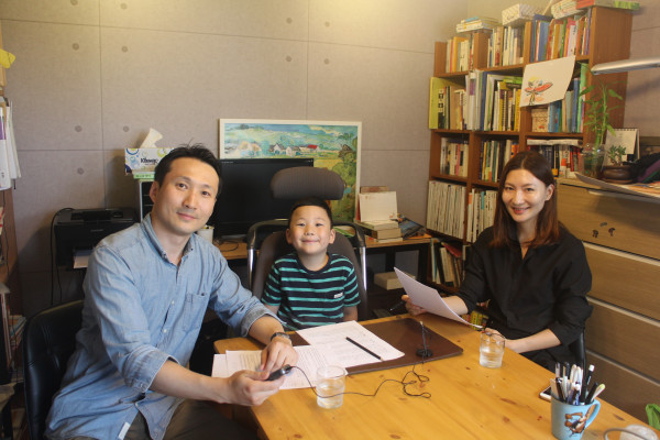 온 가족이 만드는 팟캐스트 … 창작동화 토토의 이야기나라 구연하는 박희선 씨 가족 이야