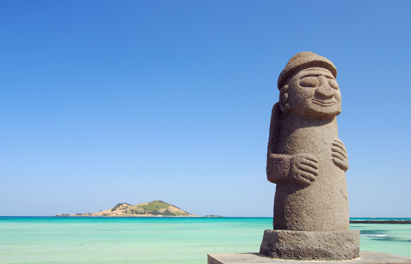여행객 왜 안 오지? 제주도, 여행지원금 카드 꺼내 들었다