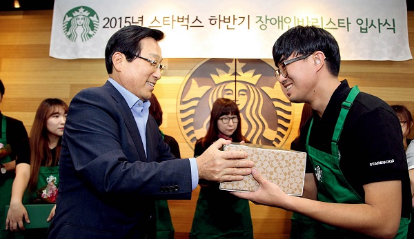 휴먼 경영 덕분에 별다방에 볕 들었네