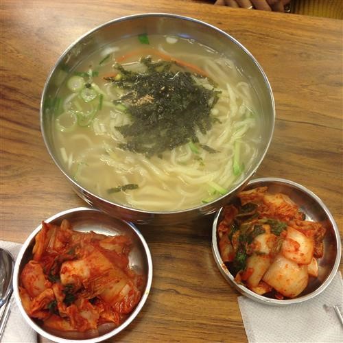 [PLACE]손으로 직접 빚은 칼국수, 수제비 ‘국수집’