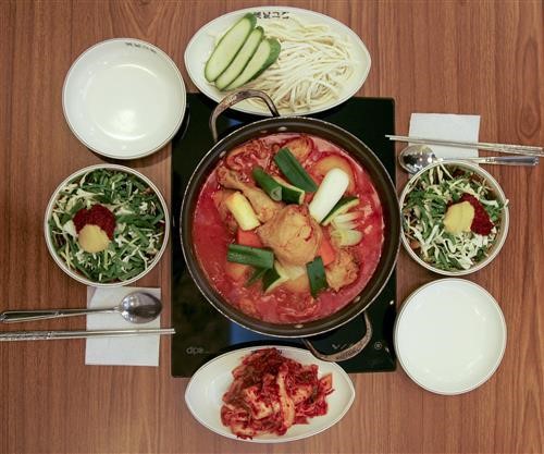 “삼평동 ‘닭한마리칼국수’ 잊지 않고 찾아주니 고맙죠”