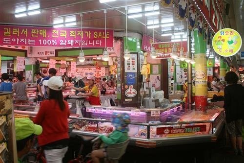 지하철을 타고가면 ‘삼산농산물도매시장 VS 부평종합전통시장’