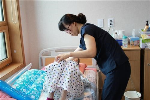 [고령화 사회 요양원 현명하게 고르기] 노인전문요양원 ‘성심실버케어’