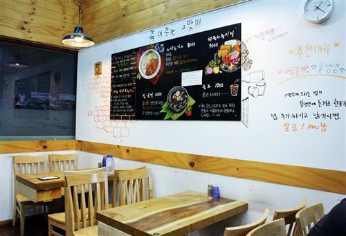 매운맛 제대로 ‘매콤 돈까스 &칡불 냉면’