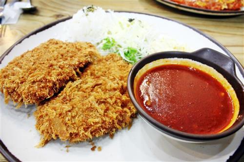 매운맛 제대로 ‘매콤 돈까스 &칡불 냉면’