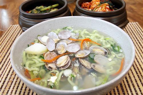 일산 맛집 | 건강한 칼국수…일산서구 주엽동 ‘봄내음 칼국수·보쌈’