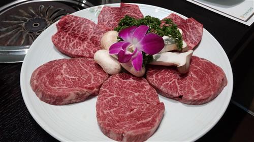 잘 먹었다 소리 절로 나오는 문전성시 한우맛집