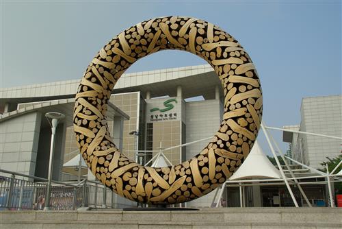 [성남문화재단 <2016 동시대미감>展 ‘Walking with Nature : 이재효’]자연주의 조각 감상 산책하러 떠나볼까