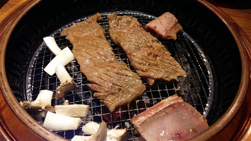 [맛과 멋이 있는 공간]  고급스런 분위기에서 맛보는 엄선된 고기 맛