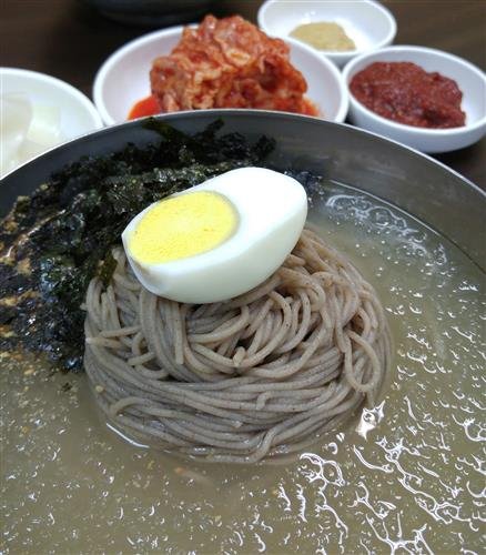 100% 메밀의 구수한 면발