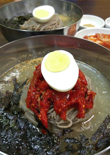 100% 메밀의 구수한 면발