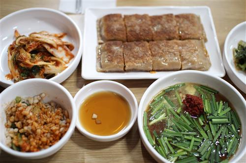 7000원짜리 칼국수에 닭 한 마리가 통째로