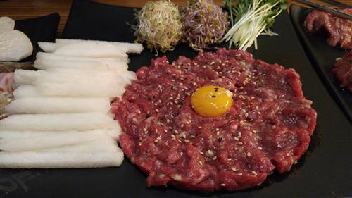 야끼니꾸 화로구이와 즐기는 신선한 한우 육회
