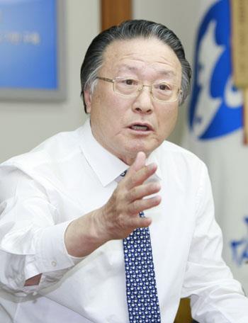 [인터뷰│김임권 수협중앙회장] 바다모래 퍼올리면 넙치·꽃게도 쏟아져