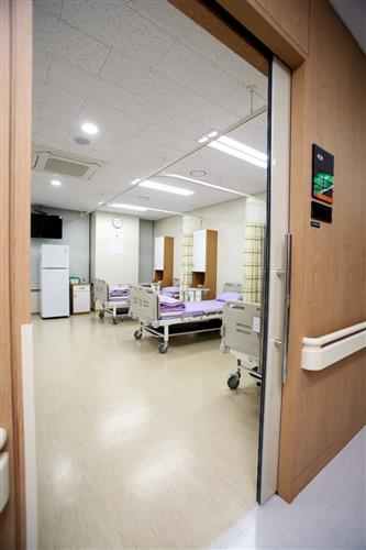 보호자, 간병인 필요 없는 간호·간병통합서비스, 전문 간호 인력 24시간 돌봄 서비스