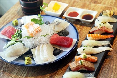 활어 초밥의 싱싱함과 저온 숙성 회의 쫀득함 맛보세요!