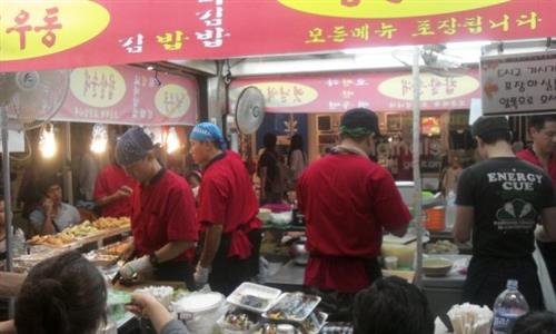 [웨스턴 돔 ‘오빠네 옛날 떡볶이’ 대표 백동민씨]기부 왕을 꿈꾸는 떡볶이 사장님