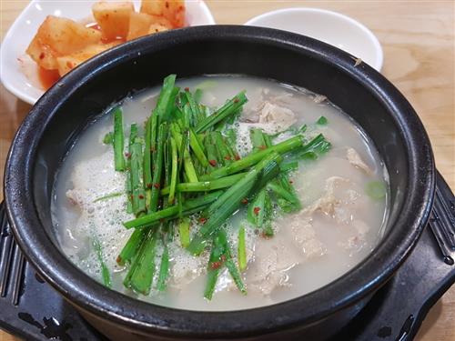 영양만점 돼지국밥 한 그릇으로 허한 기운 채워보세요