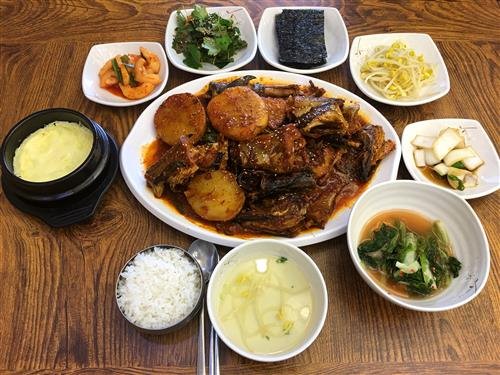 쫄깃하고 찰진 식감 코다리 조림, 양도 푸짐해요~