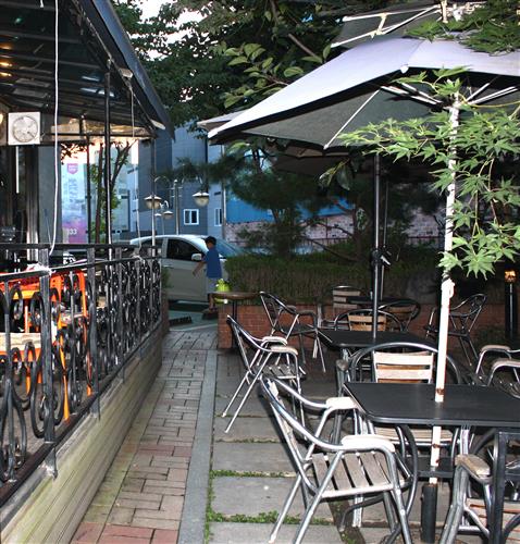 [테라스가 있는 풍경, 우리 동네 테라스 카페]탁 트인 공간에서 계절의 변화를 느껴보세요~