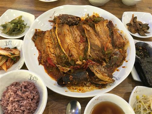 김에 싸 먹는 매콤 달콤 생선조림 맛보세요~