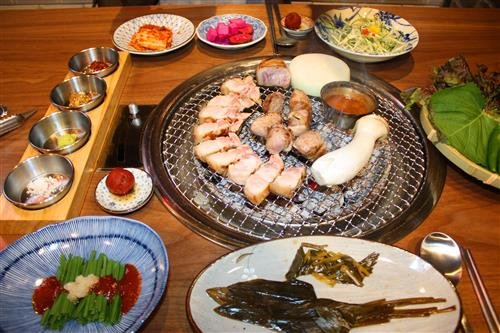 프리미엄 제주도 흑돼지로 눈과 입이 즐거워~