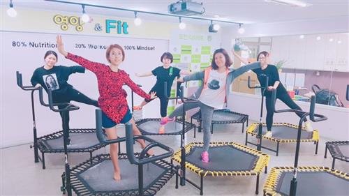 [우리 동네 이색 운동을 소개합니다 / 주엽점핑다이어트] 10대 소녀부터 60대 할머니까지 다 같이 방방이해요~