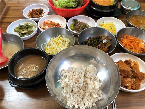 [건강한 별미, 우리 동네 ‘보리밥 맛집’]나물 넣고 쓱쓱, 구수한 맛이 일품이네!