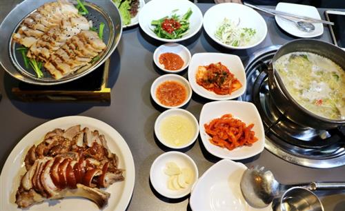 족발? 보쌈? 둘 다 먹고 칼국수 무한리필은 덤~