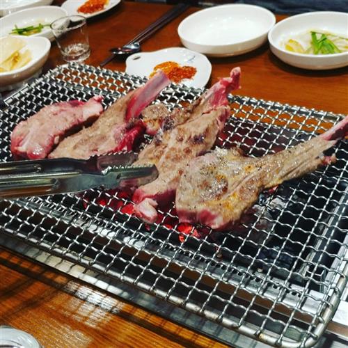맛있는 양꼬치 & 양갈비는 기본, 중국 현지 레스토랑 분위기는 덤