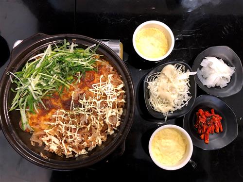 [외식 기획 ‘우리 동네 닭갈비 전문점’]철판에 볶고, 숯불에 굽고, 다양하게 즐기세요~