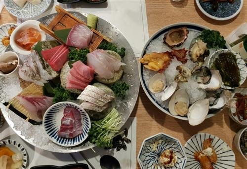 맛도 굿, 가격도 굿인 모듬회, 분위기까지 굿