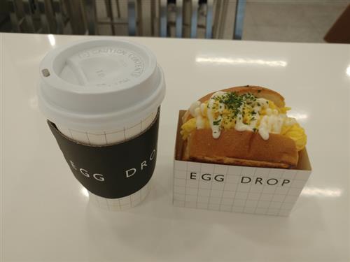 촉촉한 반숙 달걀과 바삭한 빵의 만남 ‘에그드랍’