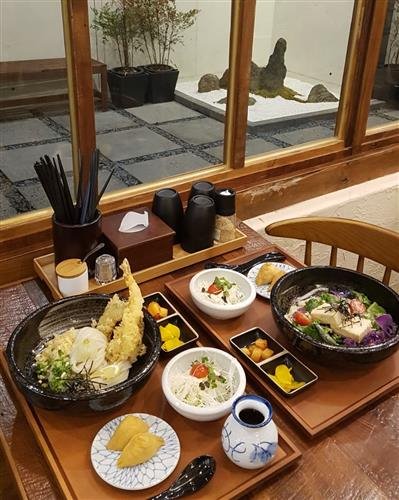 쫄깃한 면발과 바삭한 돈가츠의 환상적 만남