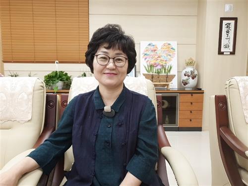 [4분의3 인터뷰 운정 산내초등학교 김성희 교장]“온 마을이 함께 나서서 아이들을 키웁니다”