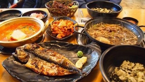 곤드레밥에 김치찌개 제육 생선구이 버섯불고기까지 한번에!