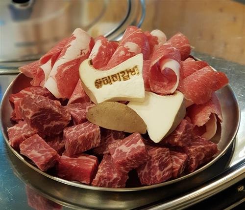 실내포차 분위기의 소고기 전문점 ‘미미갈비’