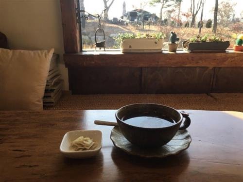 한옥의 정취 느끼며 따뜻한 한방차 즐겨요